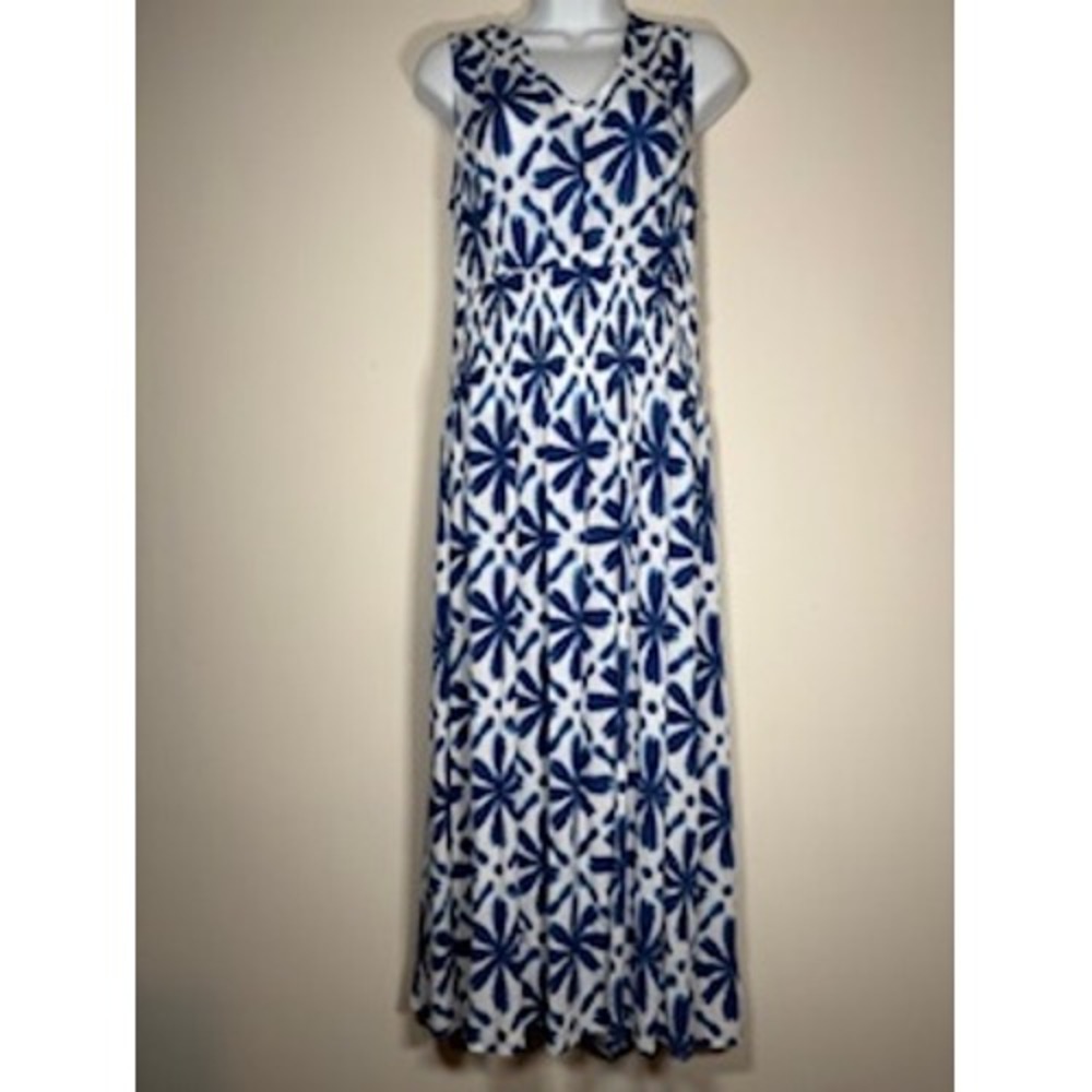 Blue and White Classic V-Neck‎ Maxi Dress Size Medium Smocked Boho Summer Resort